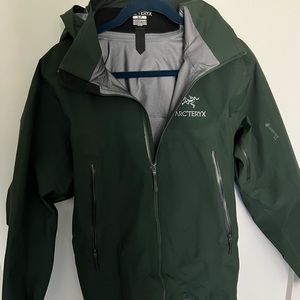 Arcteryx BETA AR jacket Men’s size SMALL *excellent condition*